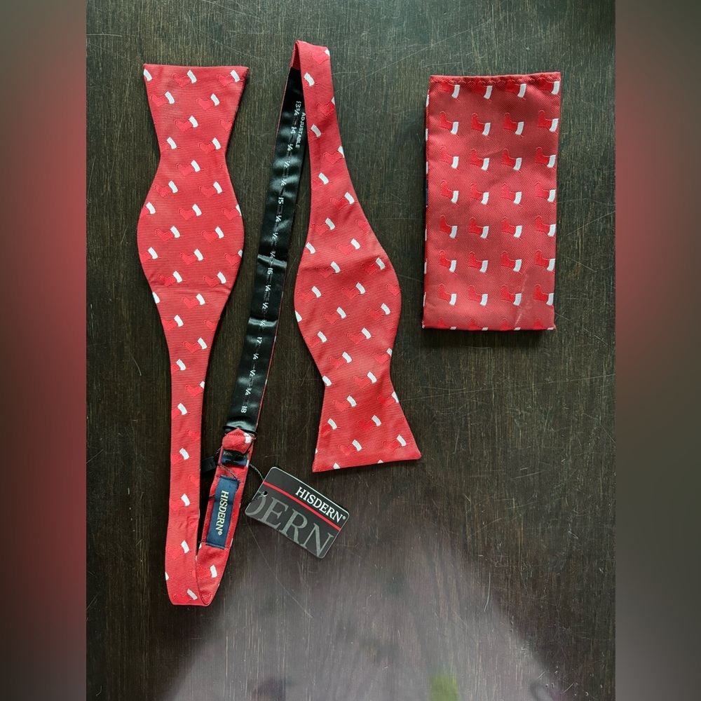 NWT Holiday Bow Tie & Pocket Square Set‎ - Christmas Stocking Design